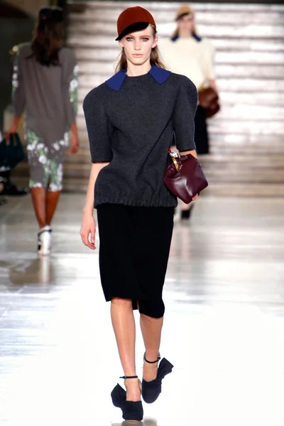 Look 11